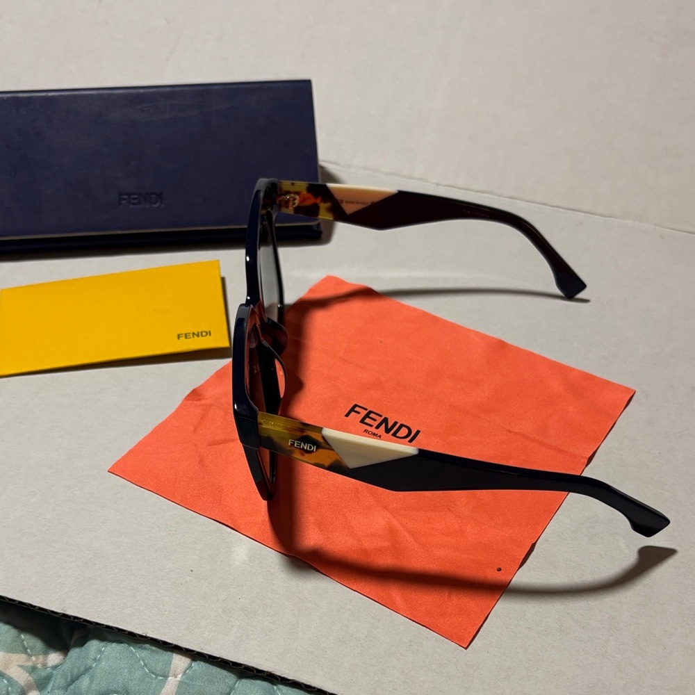 Fendi Navy and white brown  Sunglasses ff0284/F/S With Case